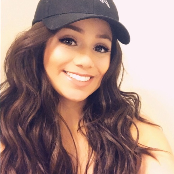 Meet your Posher, Yvette - Picture 3 of 8